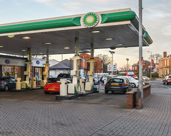 UK Forecourt Market 2025 EV Growth & Retail Shift - Cover